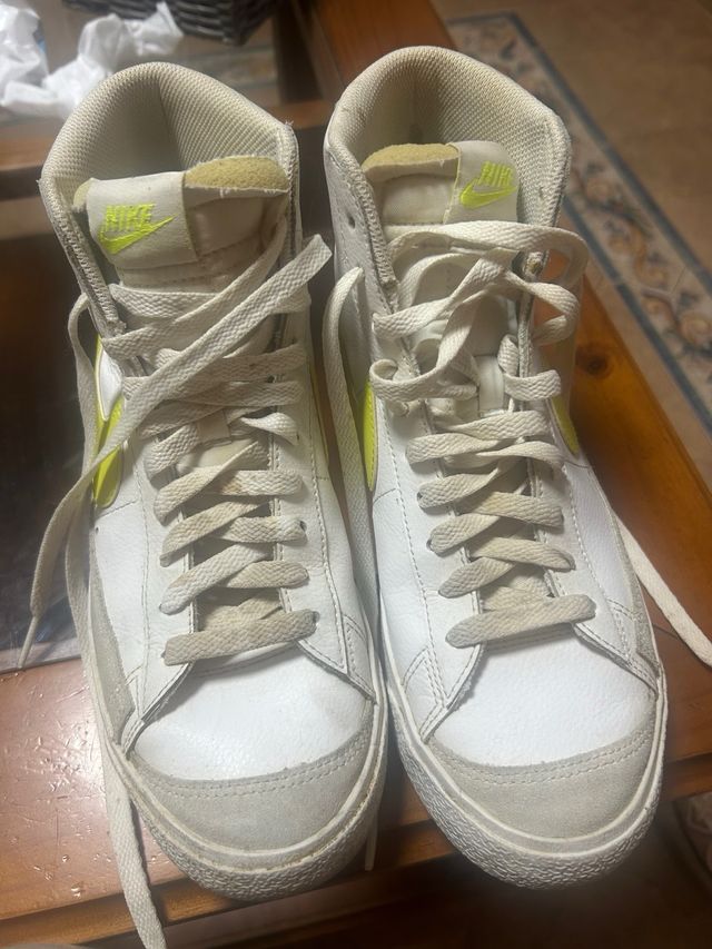 Zapatillas Nike Blazer Blancas y Amarillas