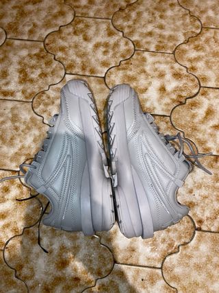 Zapatillas Fila grises talla 39