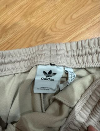 Pantalón Adidas Beige chándal 
