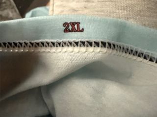 Camiseta azul con encaje