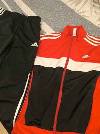 Chándal Adidas niño negro y rojo