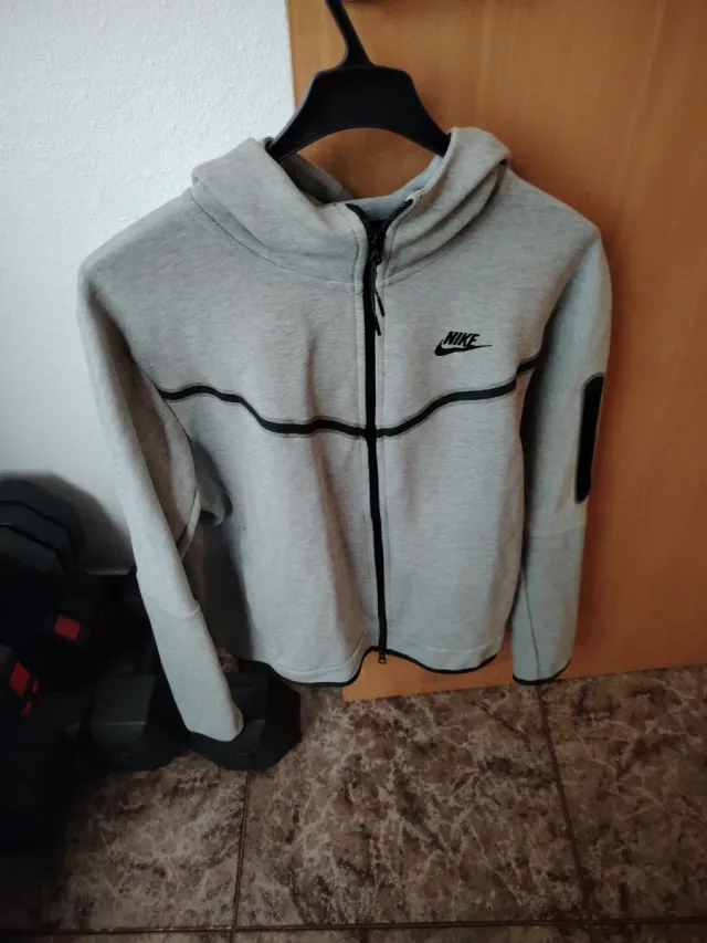 Giacca Nike grigia con cerniera taglia M