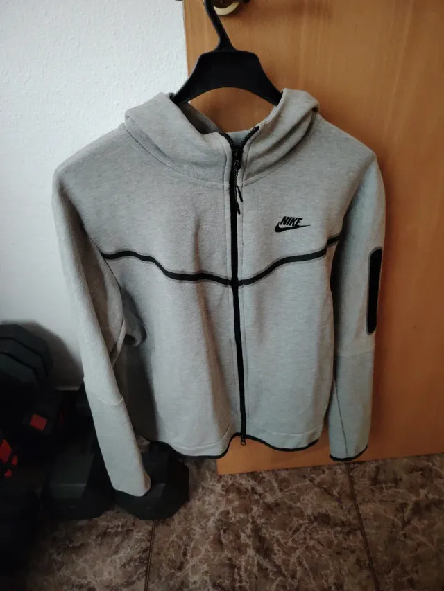 Giacca Nike grigia con cerniera taglia M