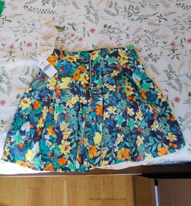 Falda estampada marca Formula.
NUEVA,CON ETIQUETA