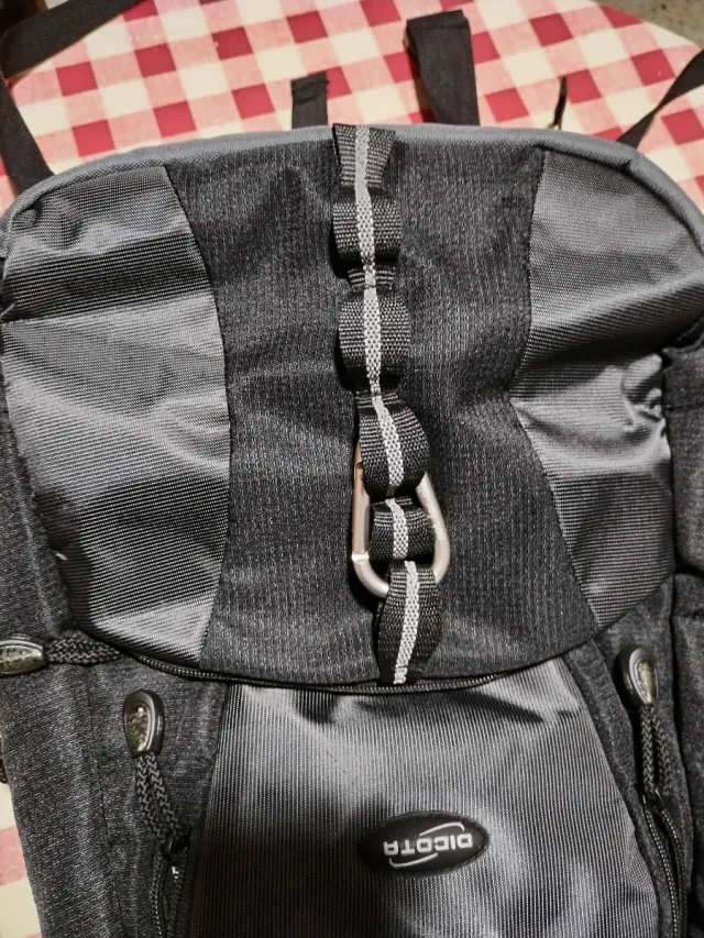 Mochila Dicota senderismo 36x46cm, tres cremallera