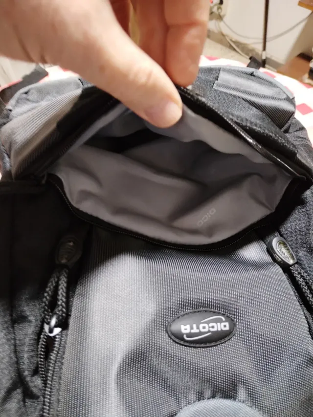 Mochila Dicota senderismo 36x46cm, tres cremallera