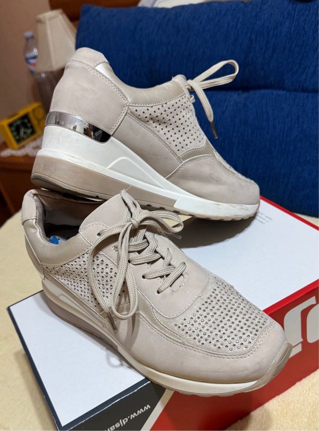 Zapatos  beige y oro