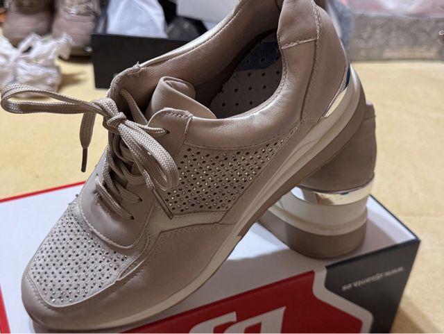 Zapatos  beige y oro