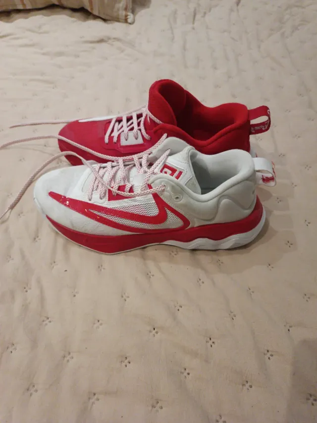 Zapatillas Baloncesto Nike Rojas y Blancas