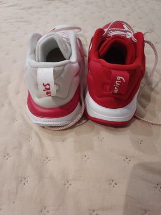 Zapatillas Baloncesto Nike Rojas y Blancas