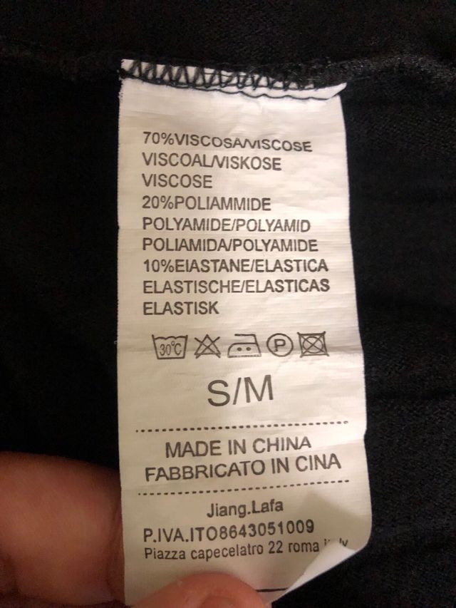 Maglione nero con trama