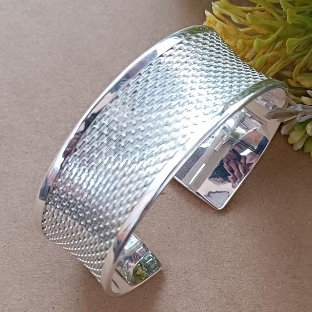 Pulsera Brazalete Plateada Rejilla