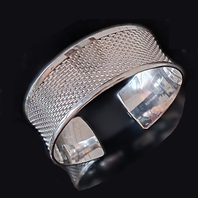 Pulsera Brazalete Plateada Rejilla