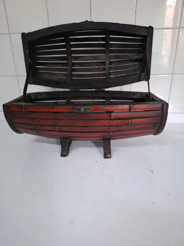 Baúl de bambú con tapa