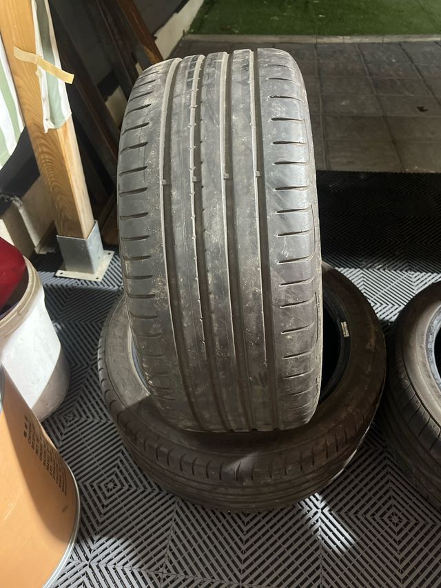 Neumático Goodyear 235/45/17 94Y