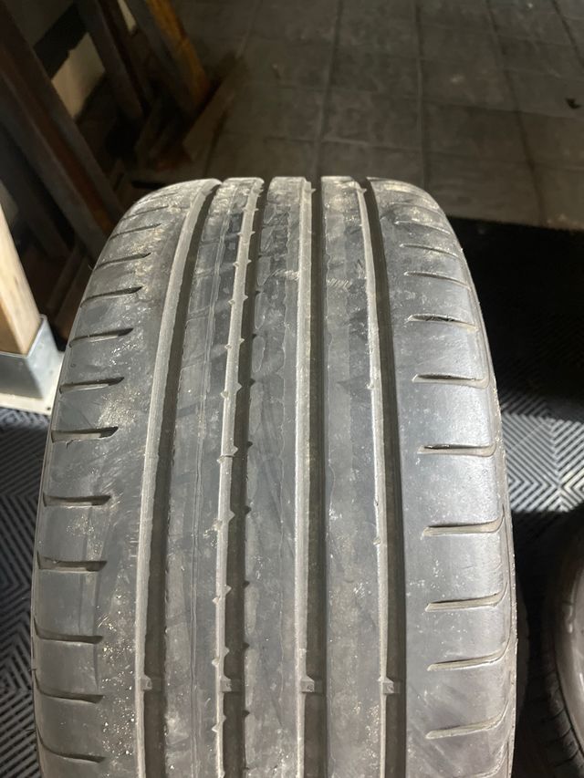 Neumático Goodyear 235/45/17 94Y