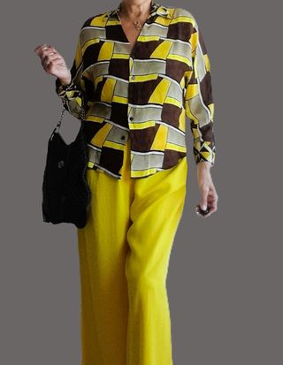 Blusa estampada marrón y amarilla