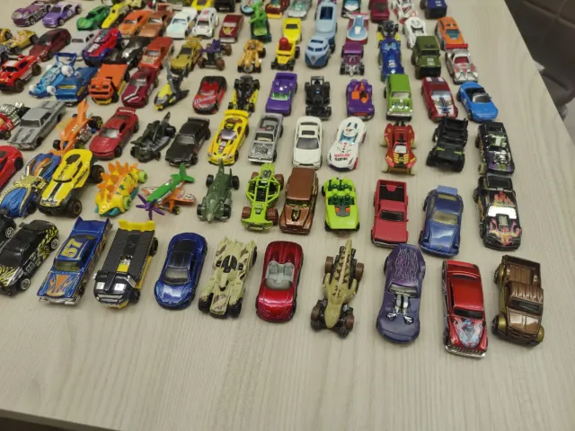 Lotto 110 Hot Wheels originali + camion