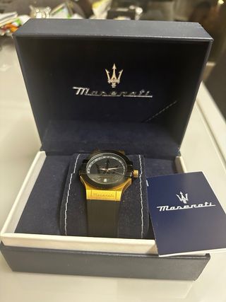 Reloj Maserati Negro y Dorado