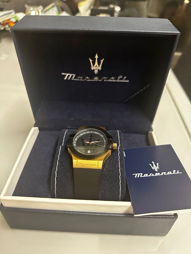 Reloj Maserati Negro y Dorado