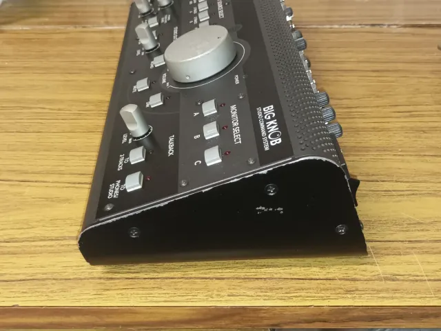 INTERFAZ DE AUDIO - MACKIE BIG KNOB STUDIO