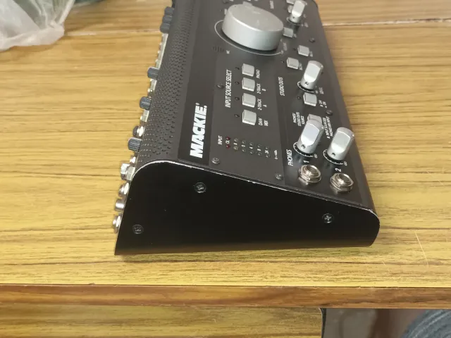 INTERFAZ DE AUDIO - MACKIE BIG KNOB STUDIO