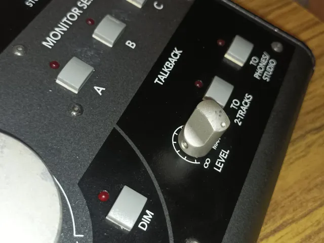 INTERFAZ DE AUDIO - MACKIE BIG KNOB STUDIO