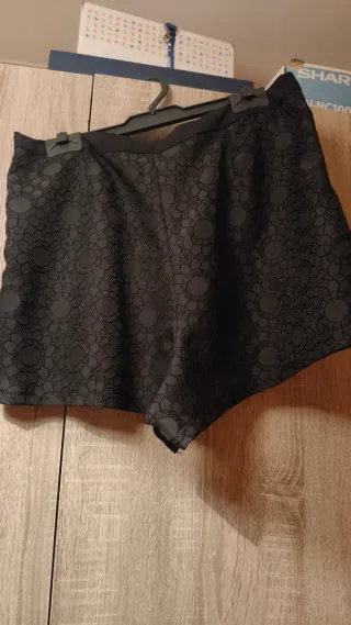 Falda pantalón negra con textura