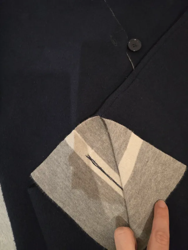 Chaqueta azul marino con botones