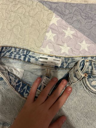 Pantalón corto vaquero roto azul claro