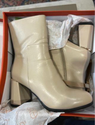 Tronchetti beige con catena oro