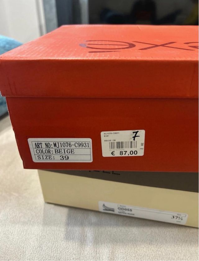 Tronchetti beige con catena oro 