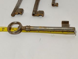 Lote de 4 llaves antiguas dos machos y dos hembras