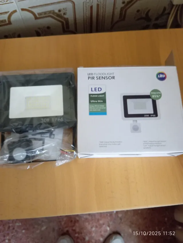 Foco LED 30W IP66 con Sensor PIR