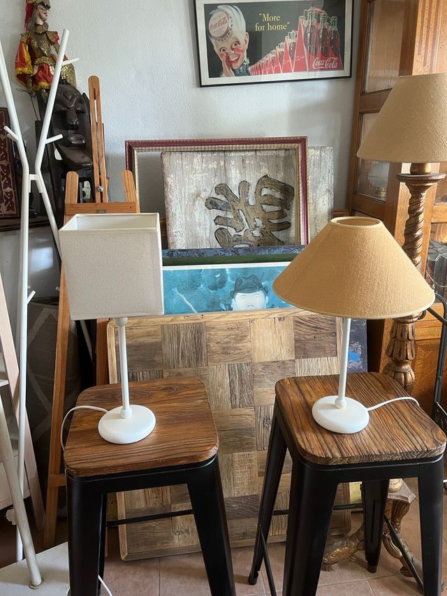 Pareja de lamparitas ratán y metal blanco