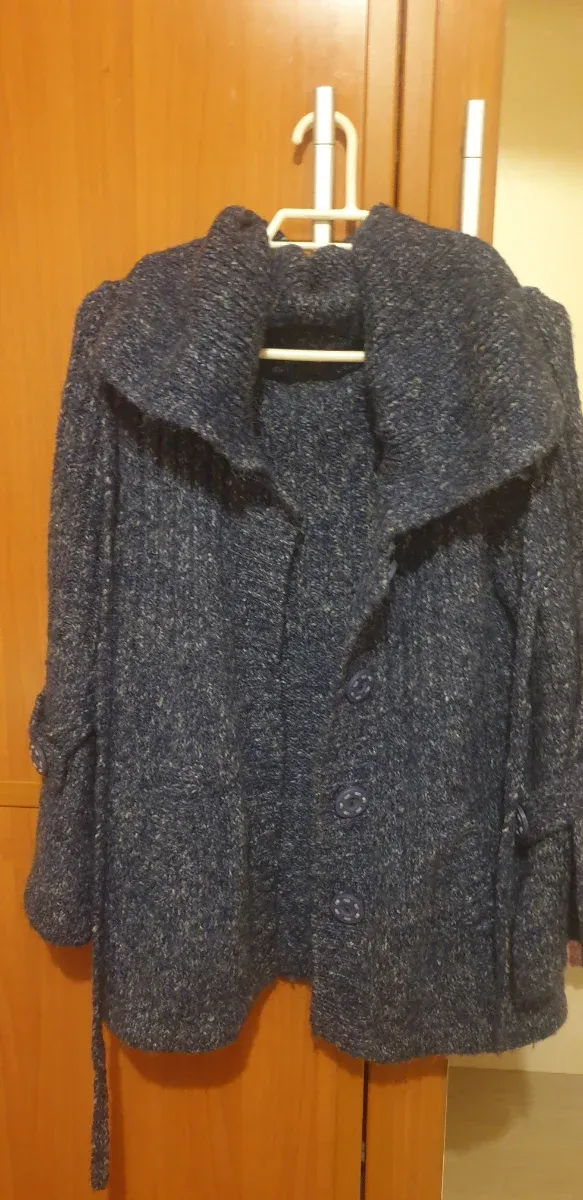 Chaqueta azul y gris