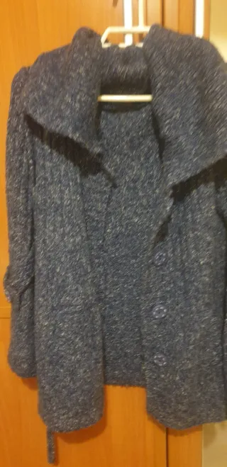 Chaqueta azul y gris