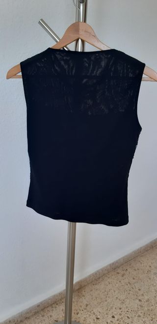 Top sin mangas. De lentejuelas. Nuevo. Color negro
