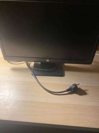 Monitor HP Negro con Adaptador VGA-HDMI