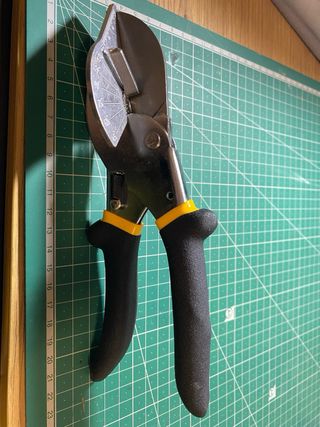 Cortadora de ángulo para molduras