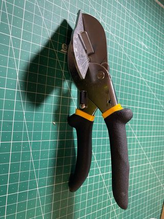 Cortadora de ángulo para molduras