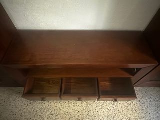 Mueble de salón madera y cristal