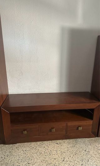 Mueble de salón madera y cristal