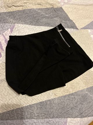 Falda pantalón negra con cremallera