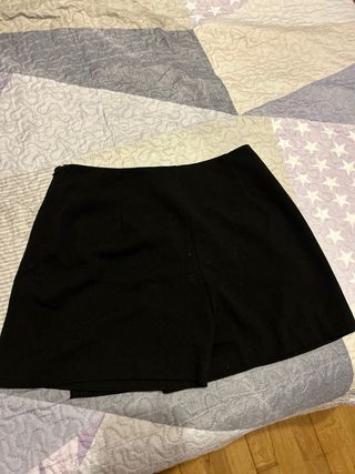 Falda pantalón negra con cremallera