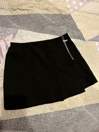 Falda pantalón negra con cremallera