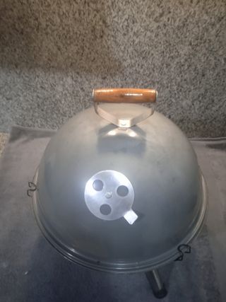 Barbacoa pequeña negra y gris