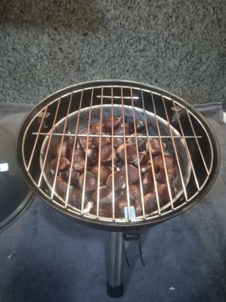 Barbacoa pequeña negra y gris