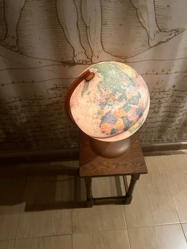 Globo Terraqueo Iluminado