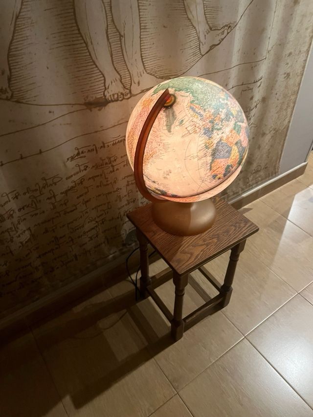 Globo Terraqueo Iluminado